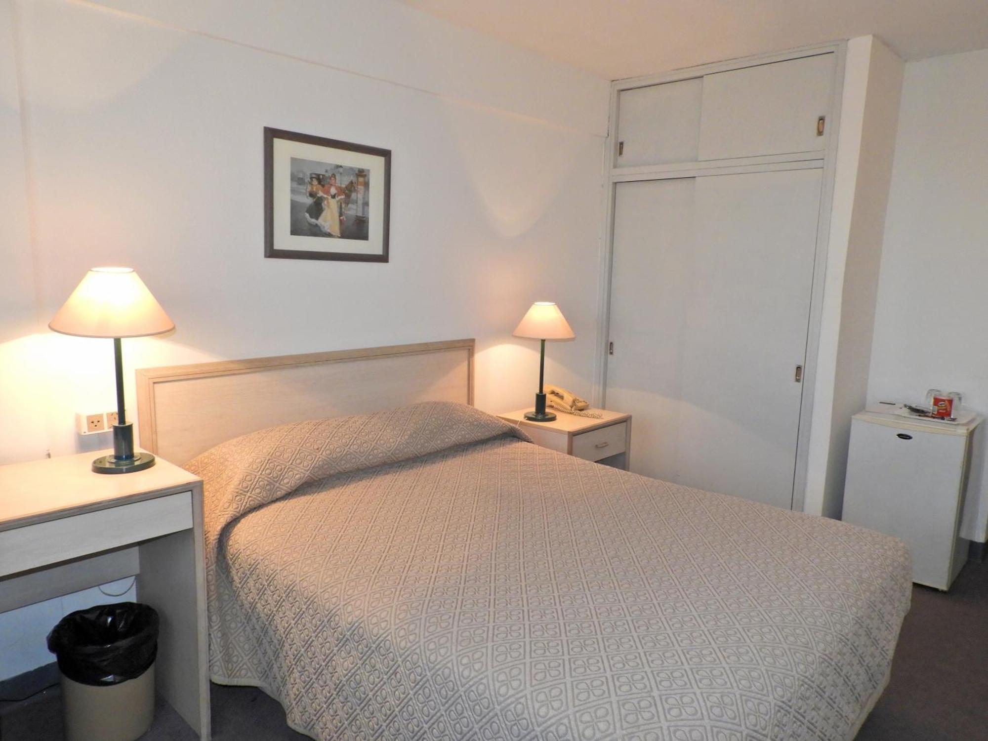 Hotel Tres Cruces Montevideo Esterno foto