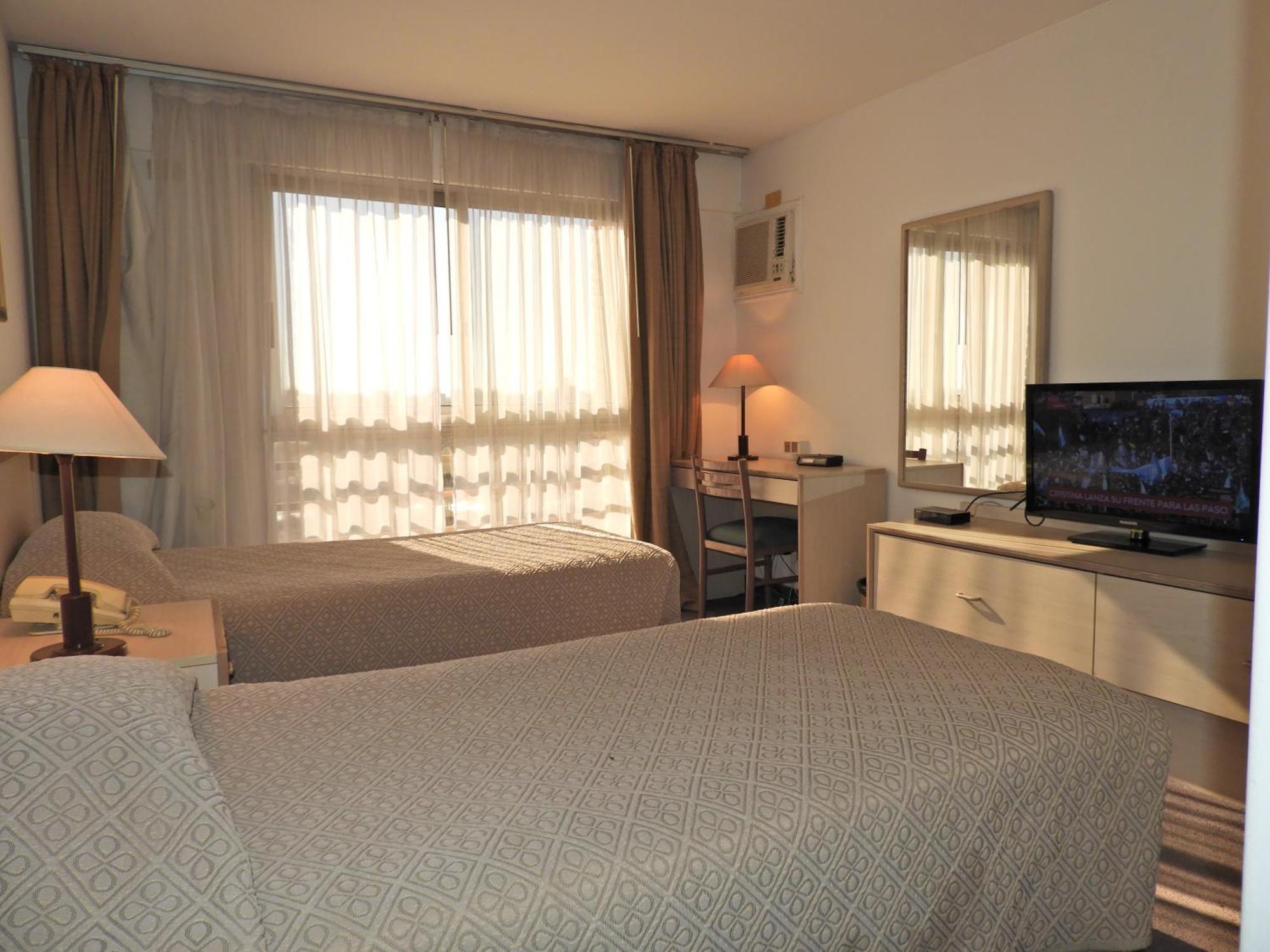Hotel Tres Cruces Montevideo Esterno foto