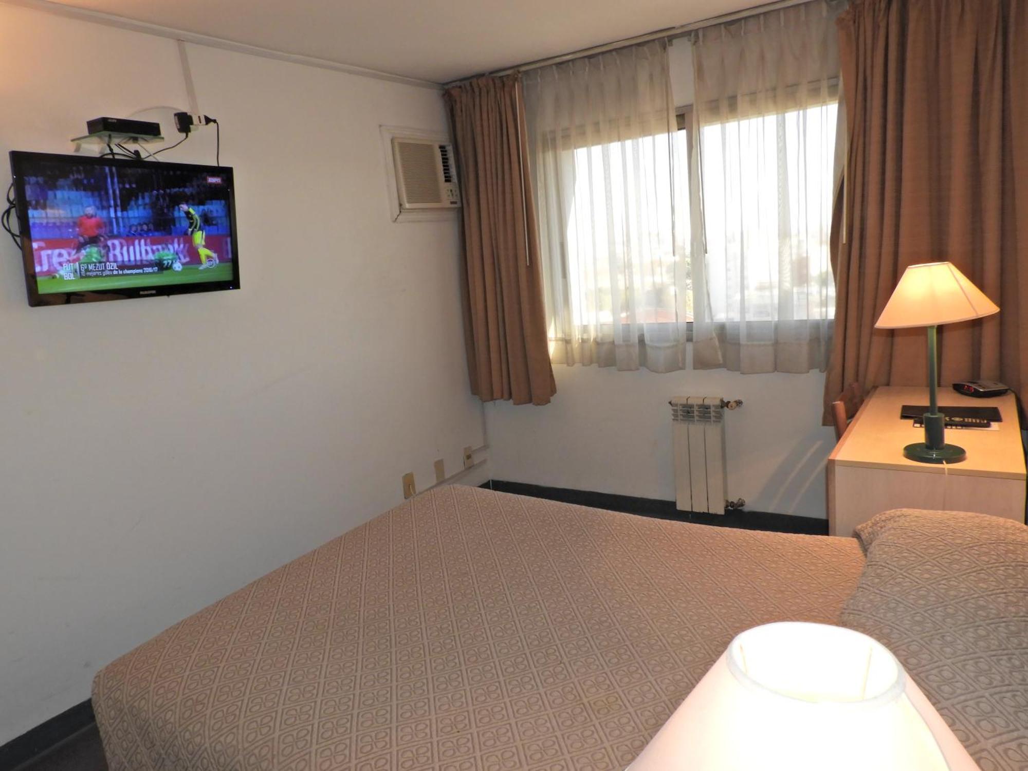 Hotel Tres Cruces Montevideo Esterno foto