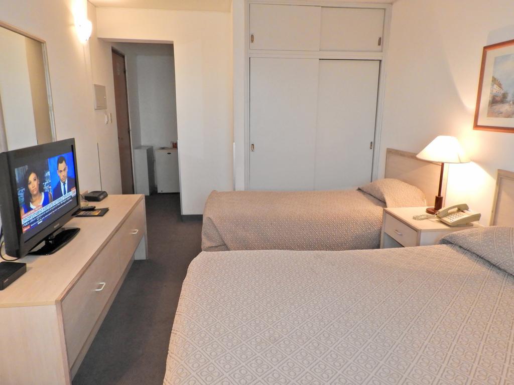 Hotel Tres Cruces Montevideo Esterno foto