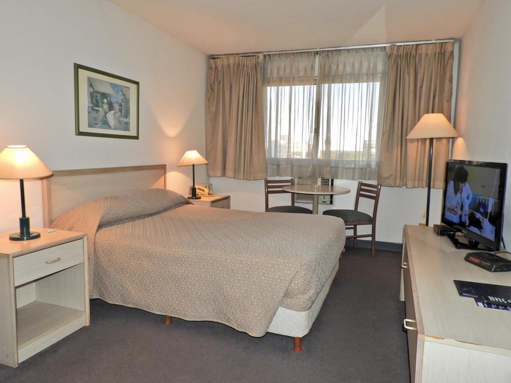 Hotel Tres Cruces Montevideo Esterno foto