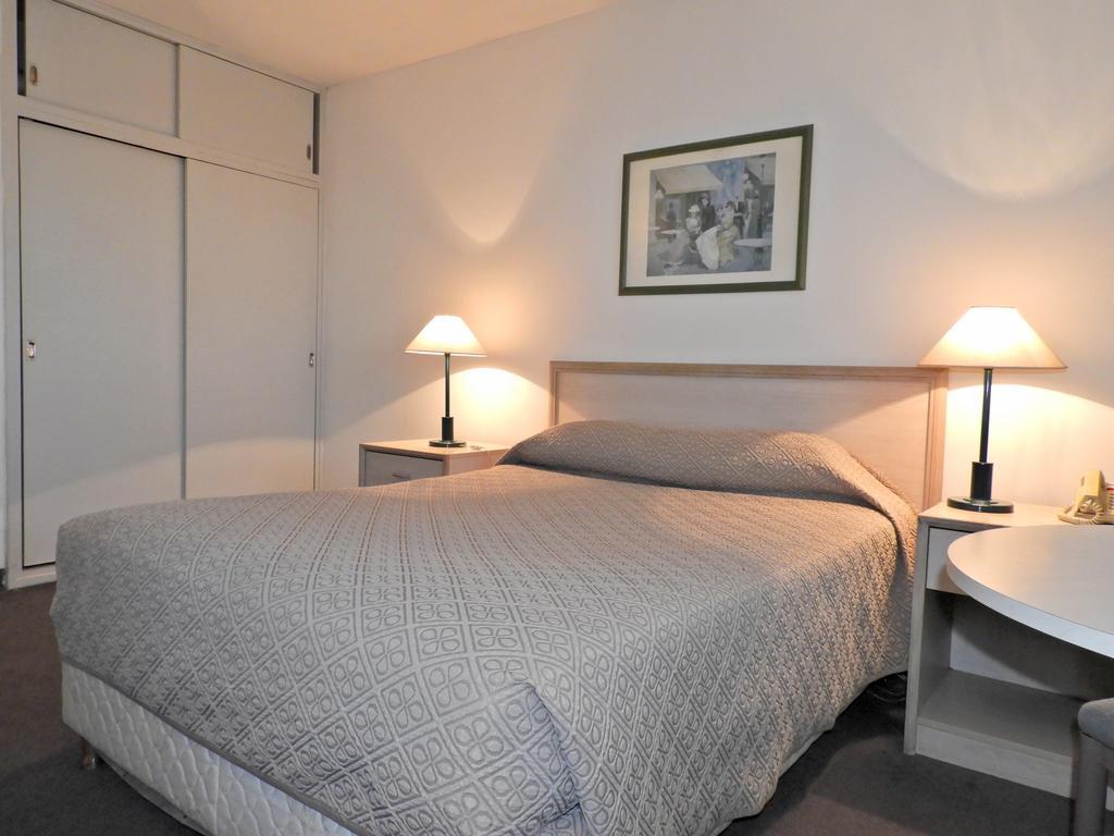 Hotel Tres Cruces Montevideo Esterno foto