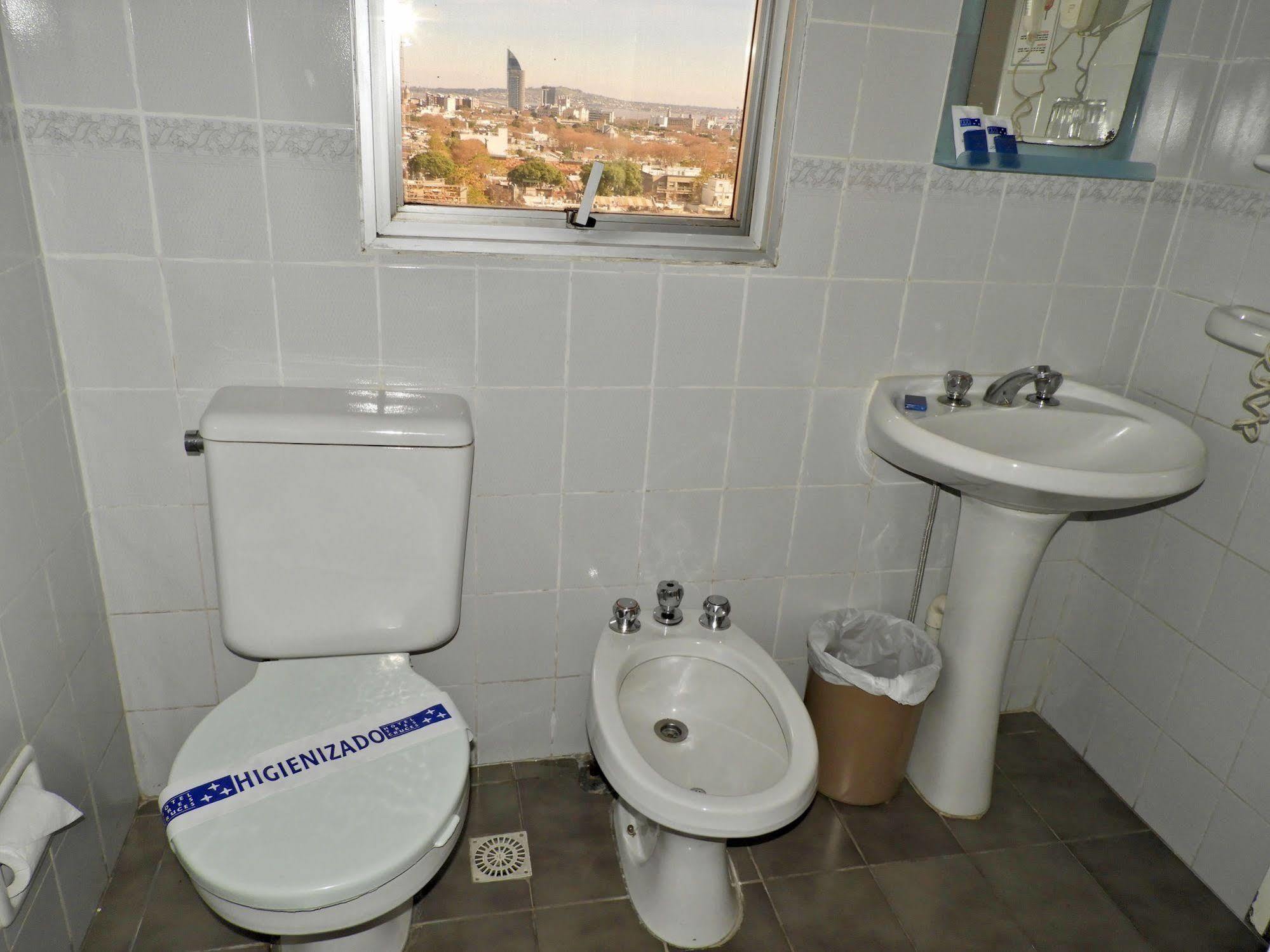 Hotel Tres Cruces Montevideo Esterno foto