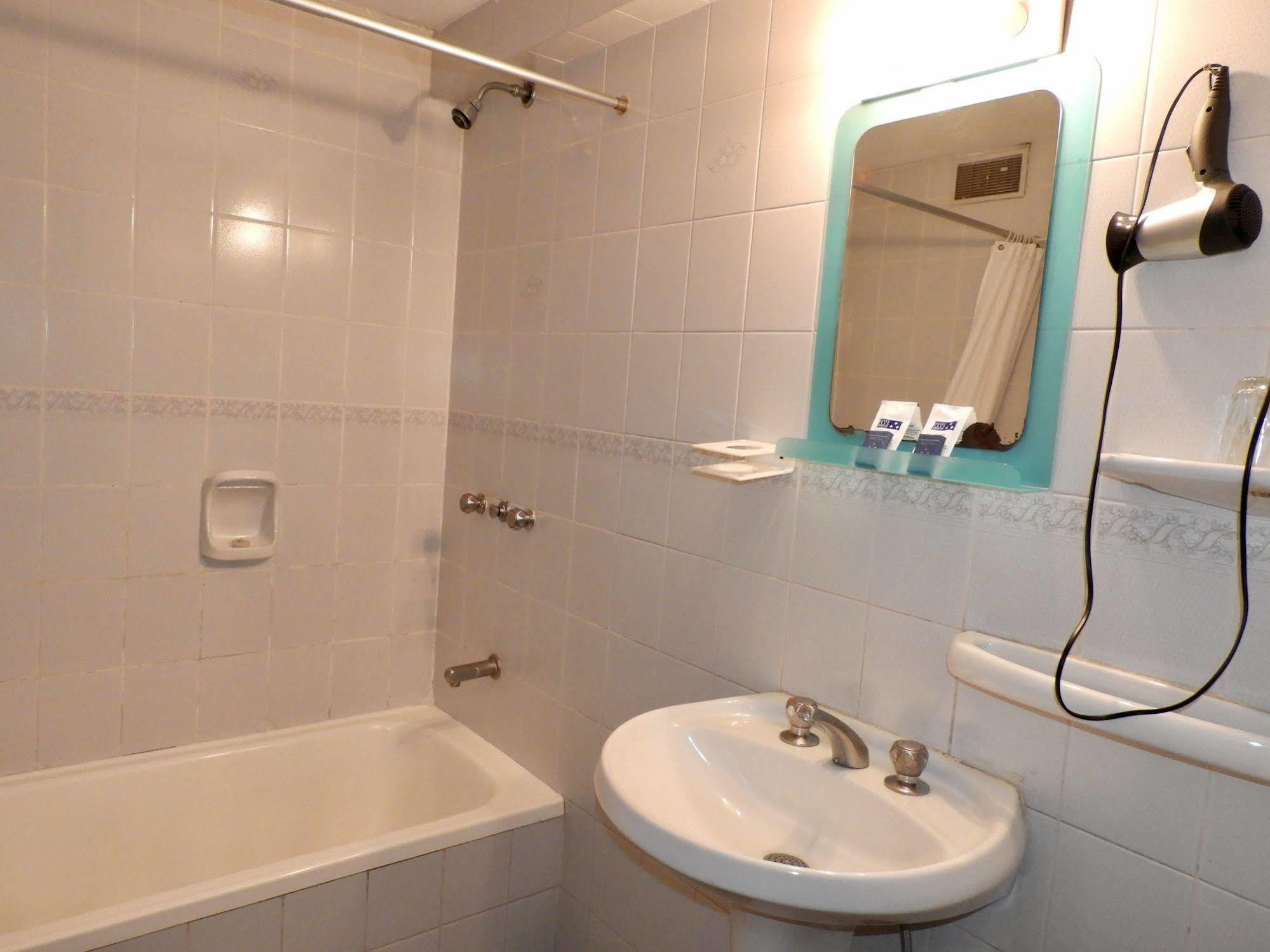 Hotel Tres Cruces Montevideo Esterno foto