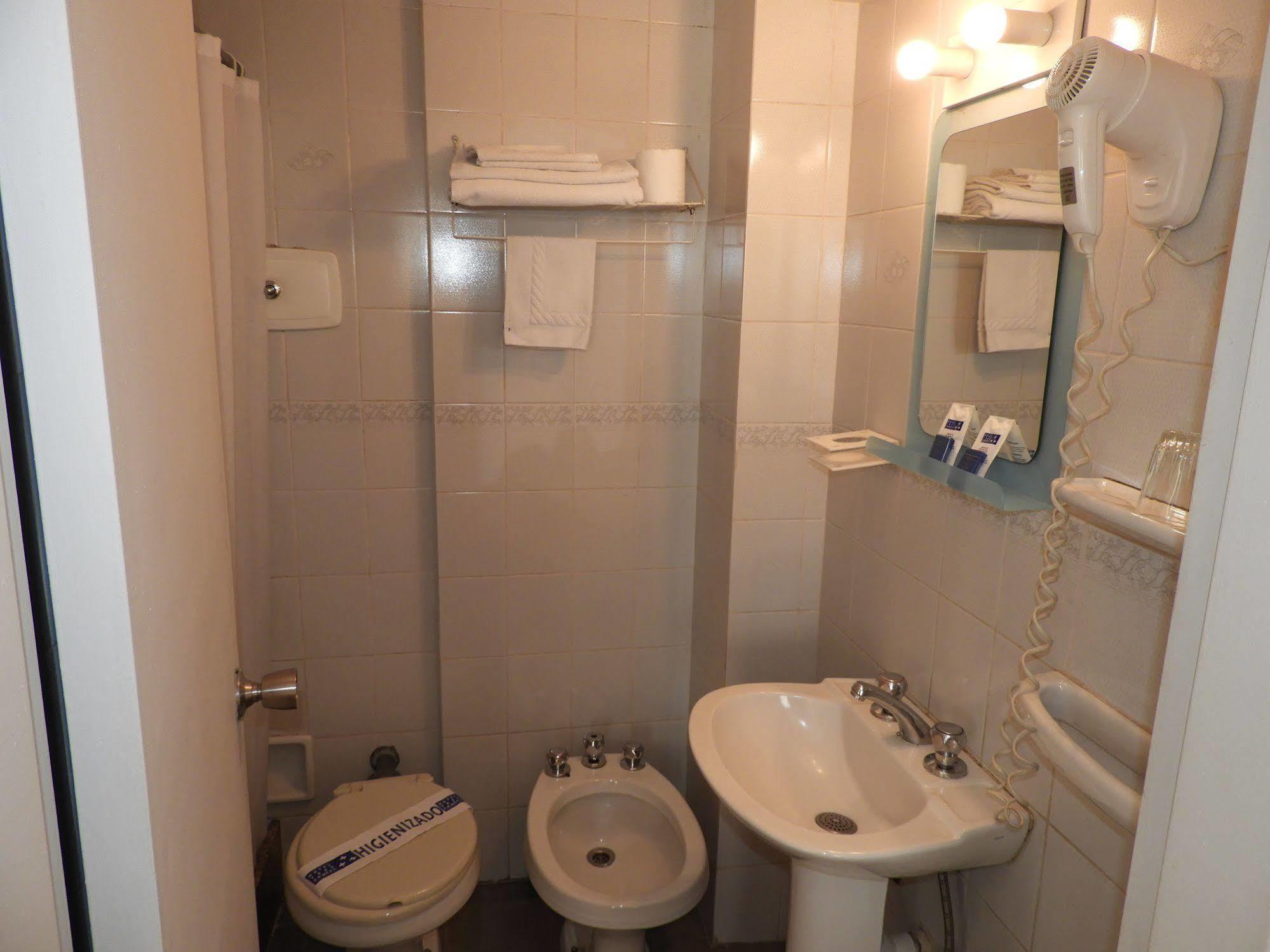 Hotel Tres Cruces Montevideo Esterno foto