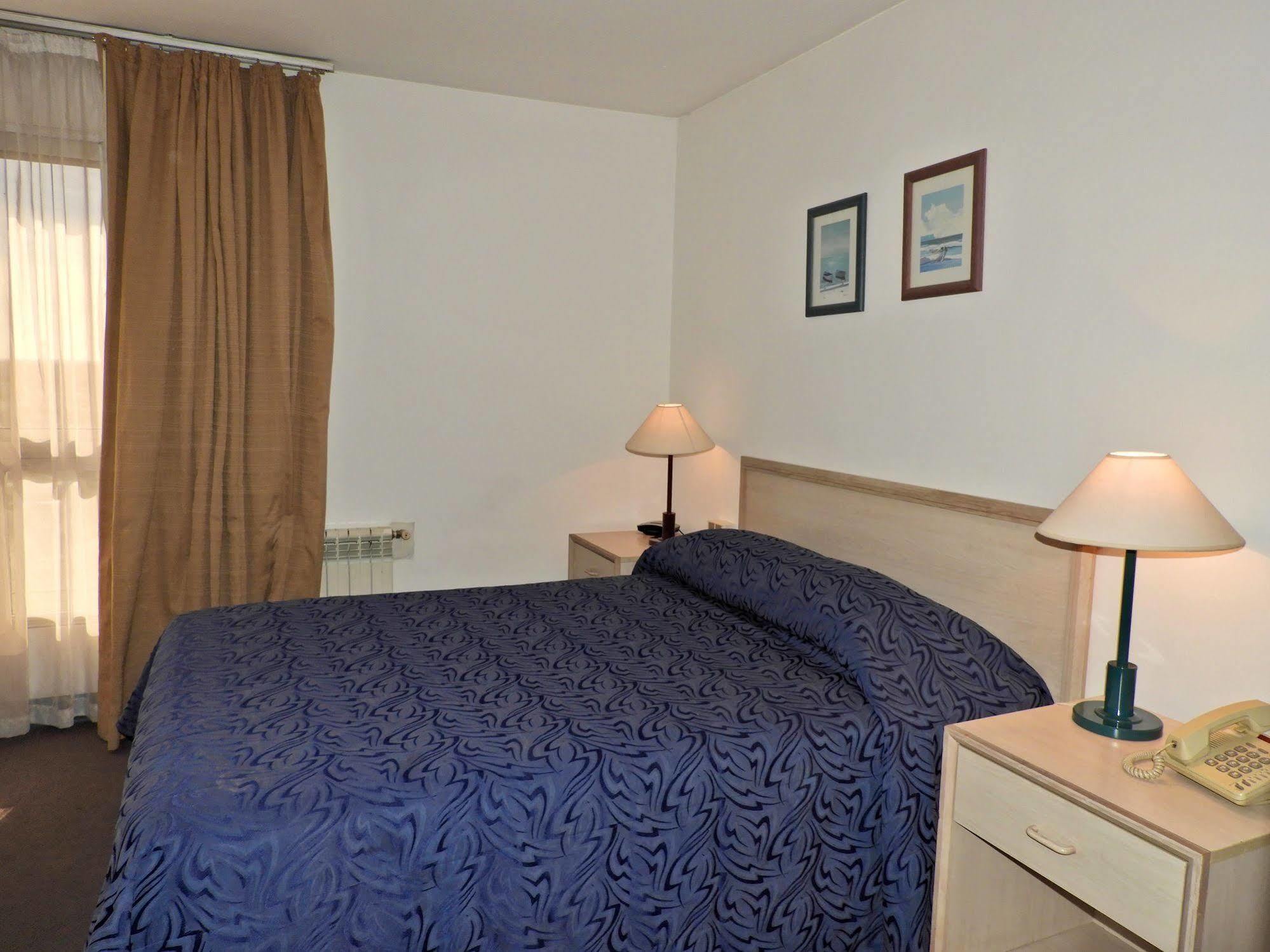 Hotel Tres Cruces Montevideo Esterno foto
