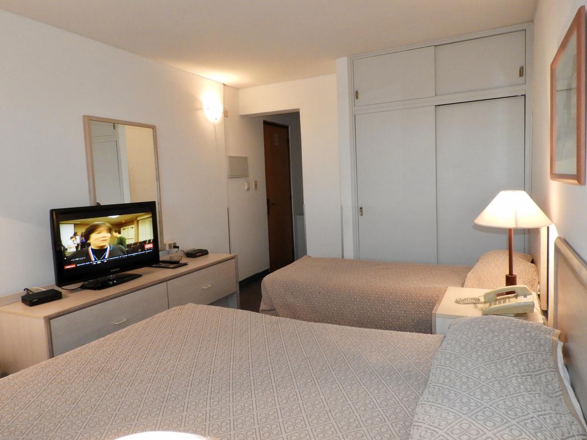 Hotel Tres Cruces Montevideo Esterno foto
