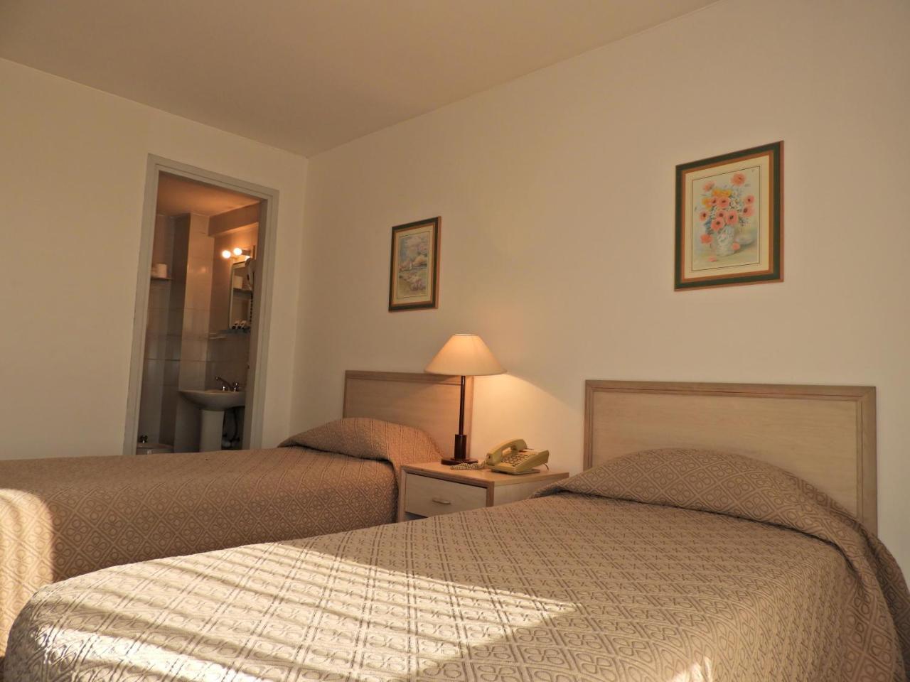 Hotel Tres Cruces Montevideo Esterno foto